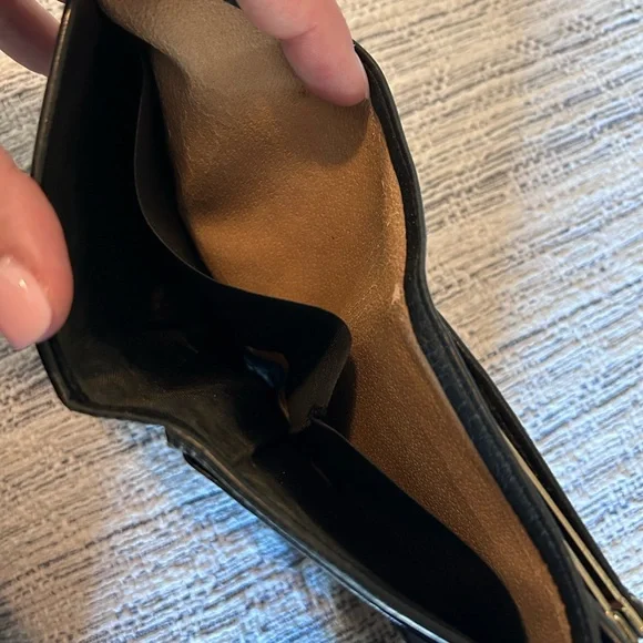 Vintage Dooney and Burke Black Leather Wallet - Picture 3 of 7